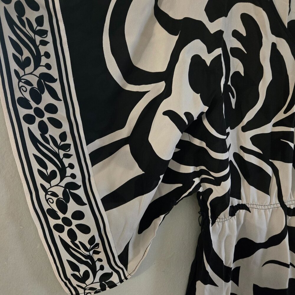 100% SILK Kimono Floral size S roomy Black White ruched waist - Picture 2 of 4